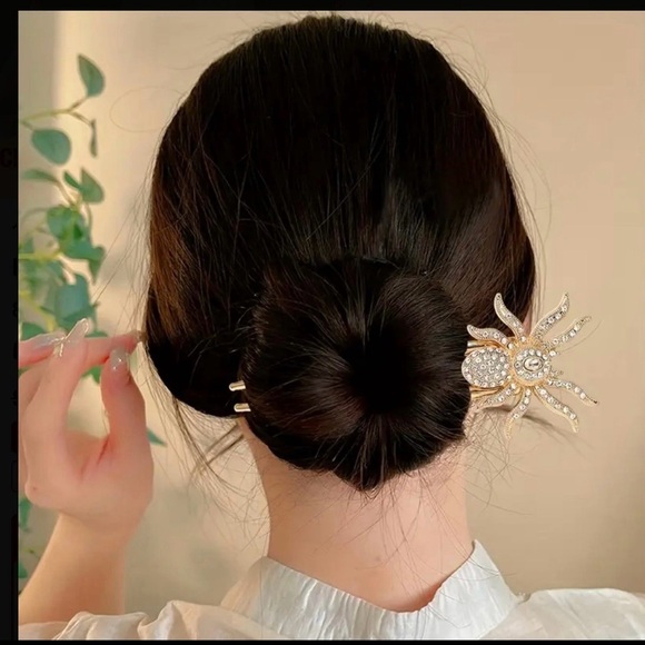 Rhinestone spider 🕷️ hair stick - Picture 2 of 3